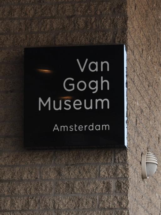 Schid mit der Aufschrift "Van Gogh-Museum Amsterdam"