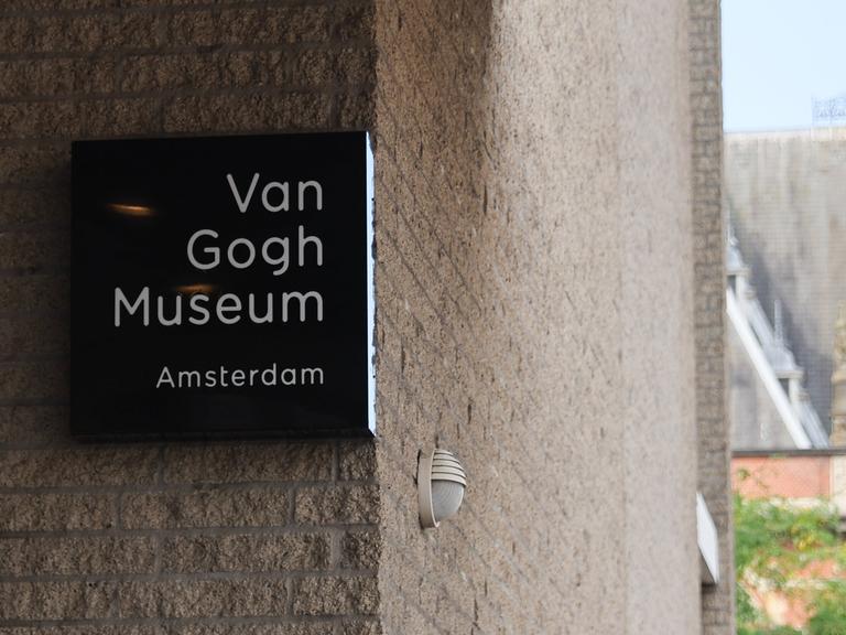 Schid mit der Aufschrift "Van Gogh-Museum Amsterdam"