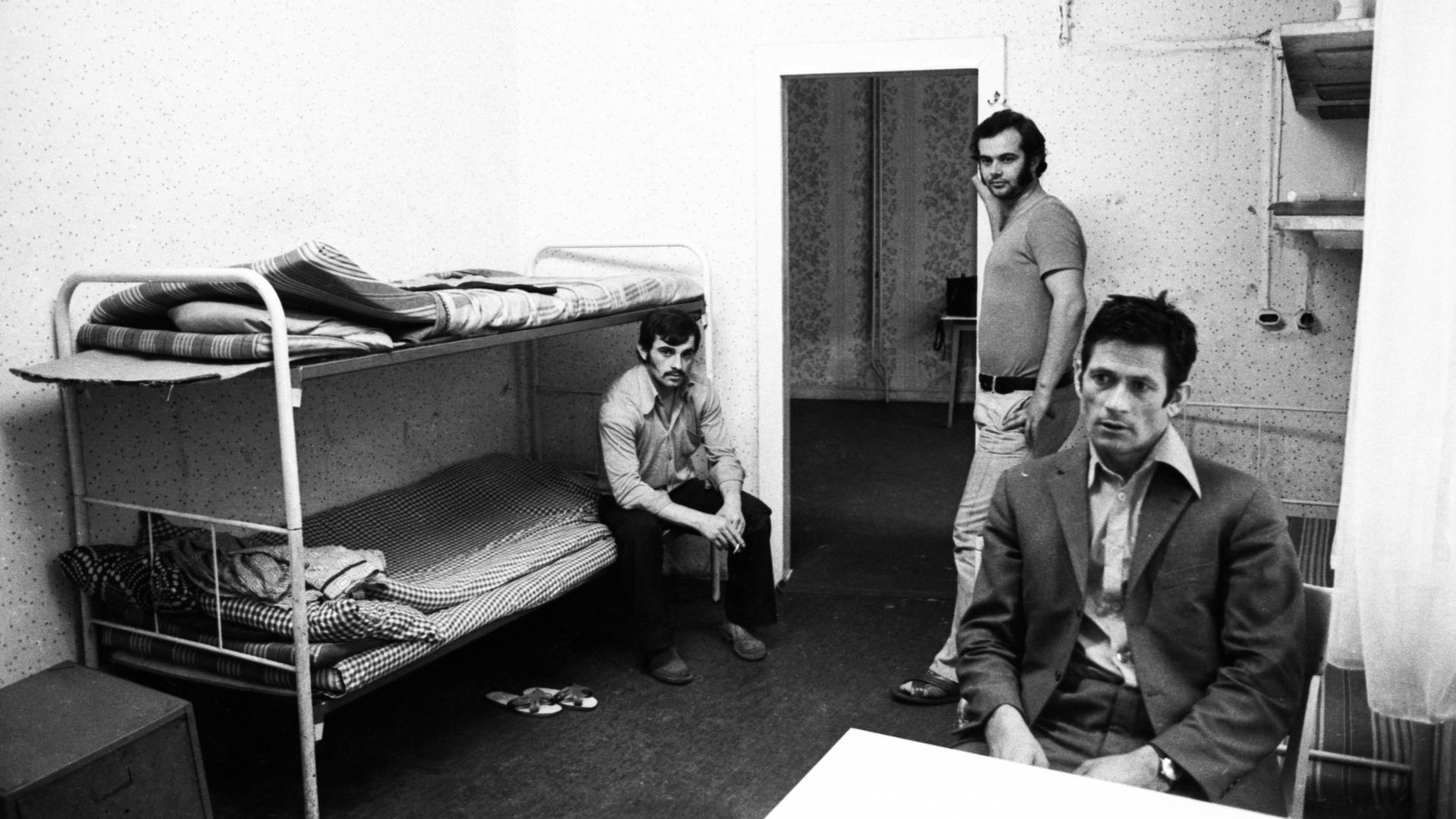 Gastarbeiter in einem Zimmer mit Doppelstockbetten am 13.9.1974 in Duisburg.