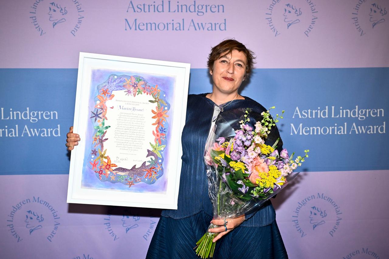 Die französische Jugendbuchautorin Marion Brunet 2025 bei der Vergabe des Astrid Lindgren Memorial Awards (ALMA) in Stockholm.