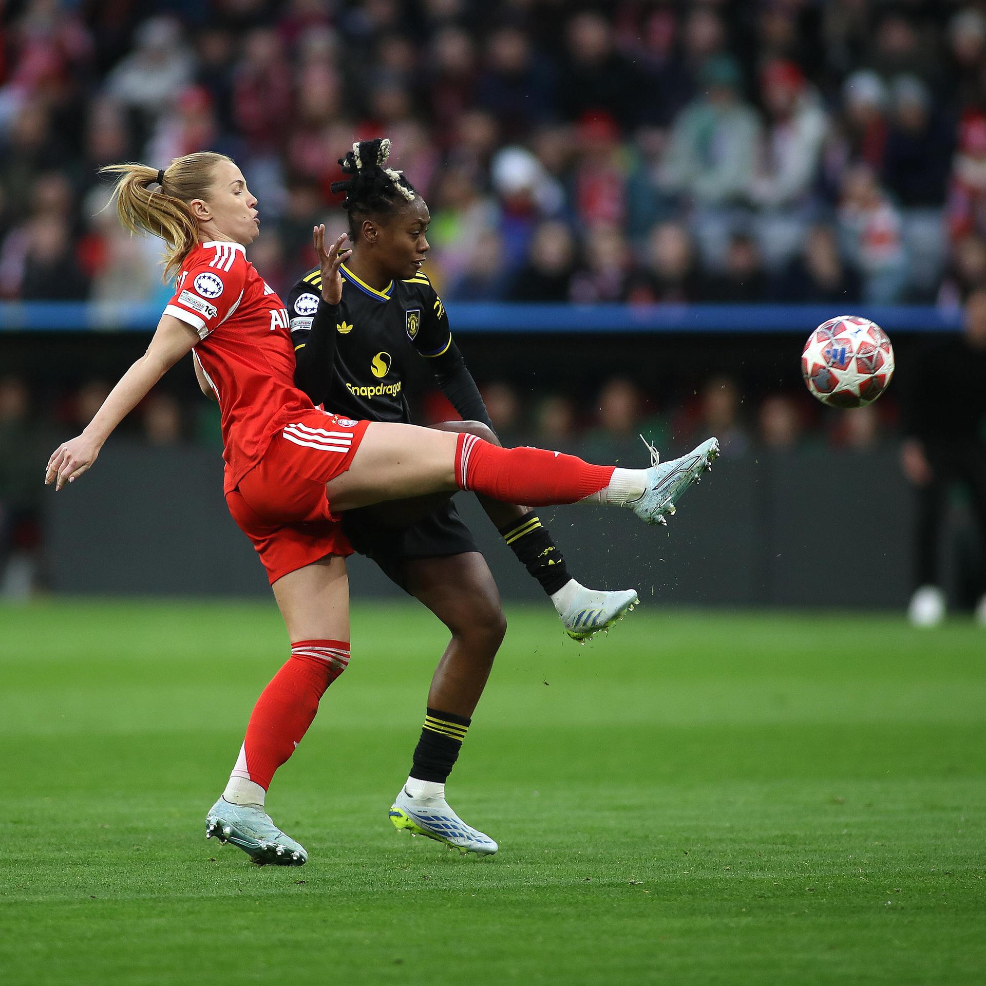 Fußball-Champions-League - Fußballerinnen des FC Bayern ziehen ins Halbfinale ein