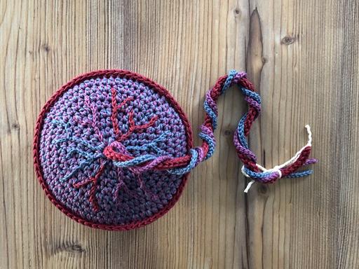 Gehäkeltes Plazenta-Modell. Gehäkeltes Plazenta-Modell.