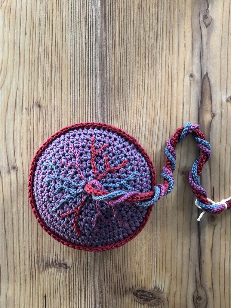 Gehäkeltes Plazenta-Modell. Gehäkeltes Plazenta-Modell.