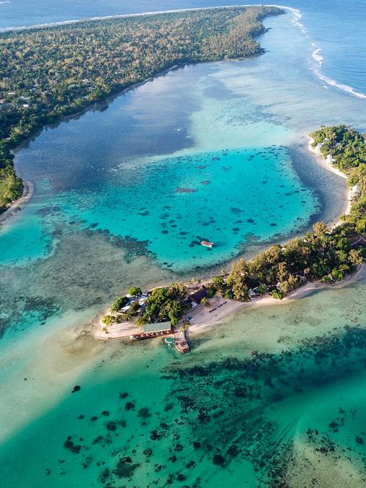 Luftaufnahme der Insel Vanuatu. Der Inselstaat im Südpazifik umfasst rund 80 Inseln