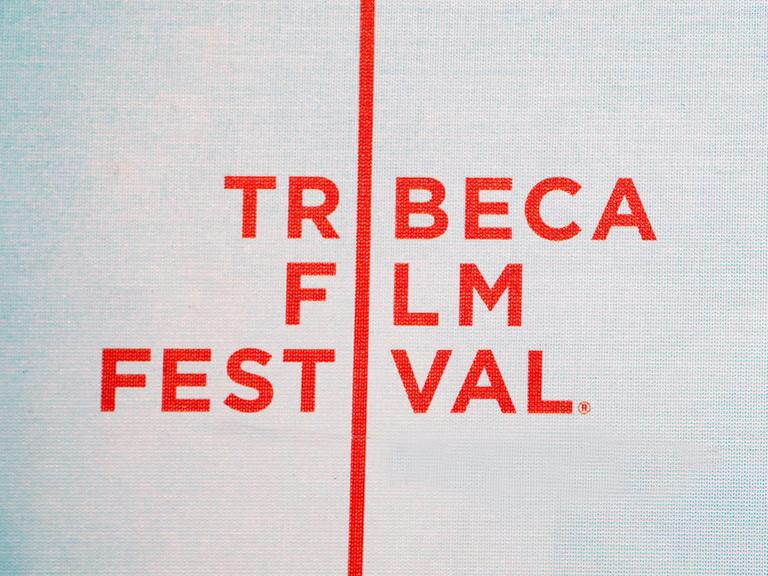 Das Tribeca Film Festival Logo in roten Lettern