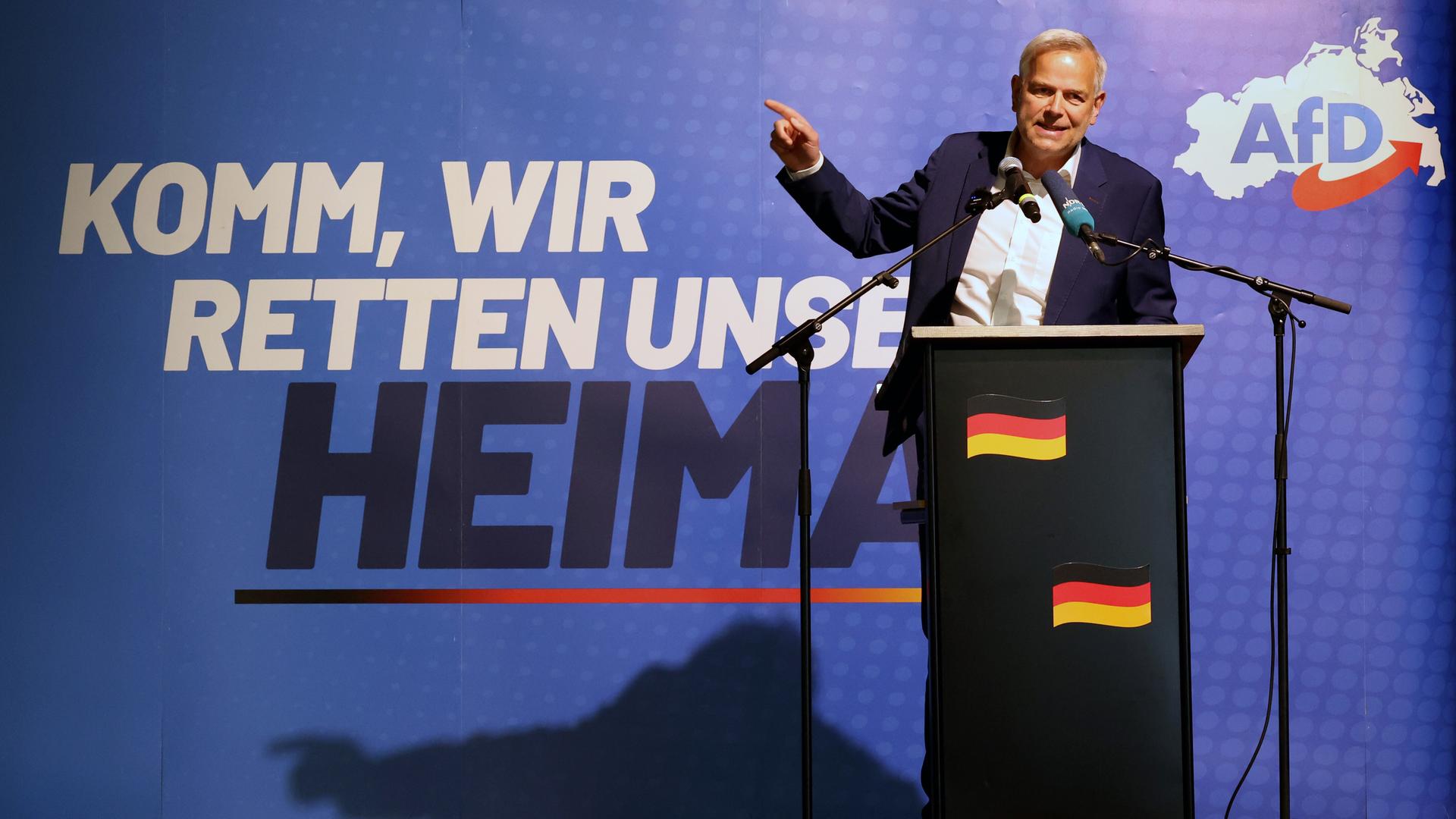 Der AfD-Vorsitzende von Mecklenburg-Vorpommern hält eine Rede beim Landesparteitag in Grimmen