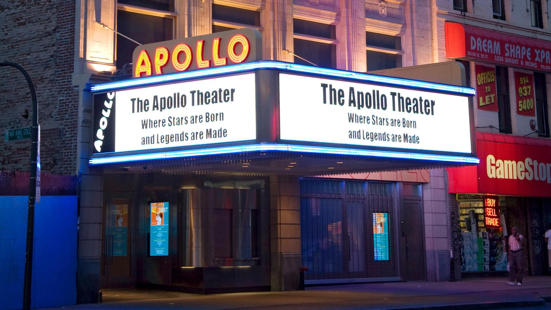 Außenansicht des Apollo Theaters im New Yorker Bezirk Harlem, USA Außenansicht des Apollo Theaters im New Yorker Bezirk Harlem, USA