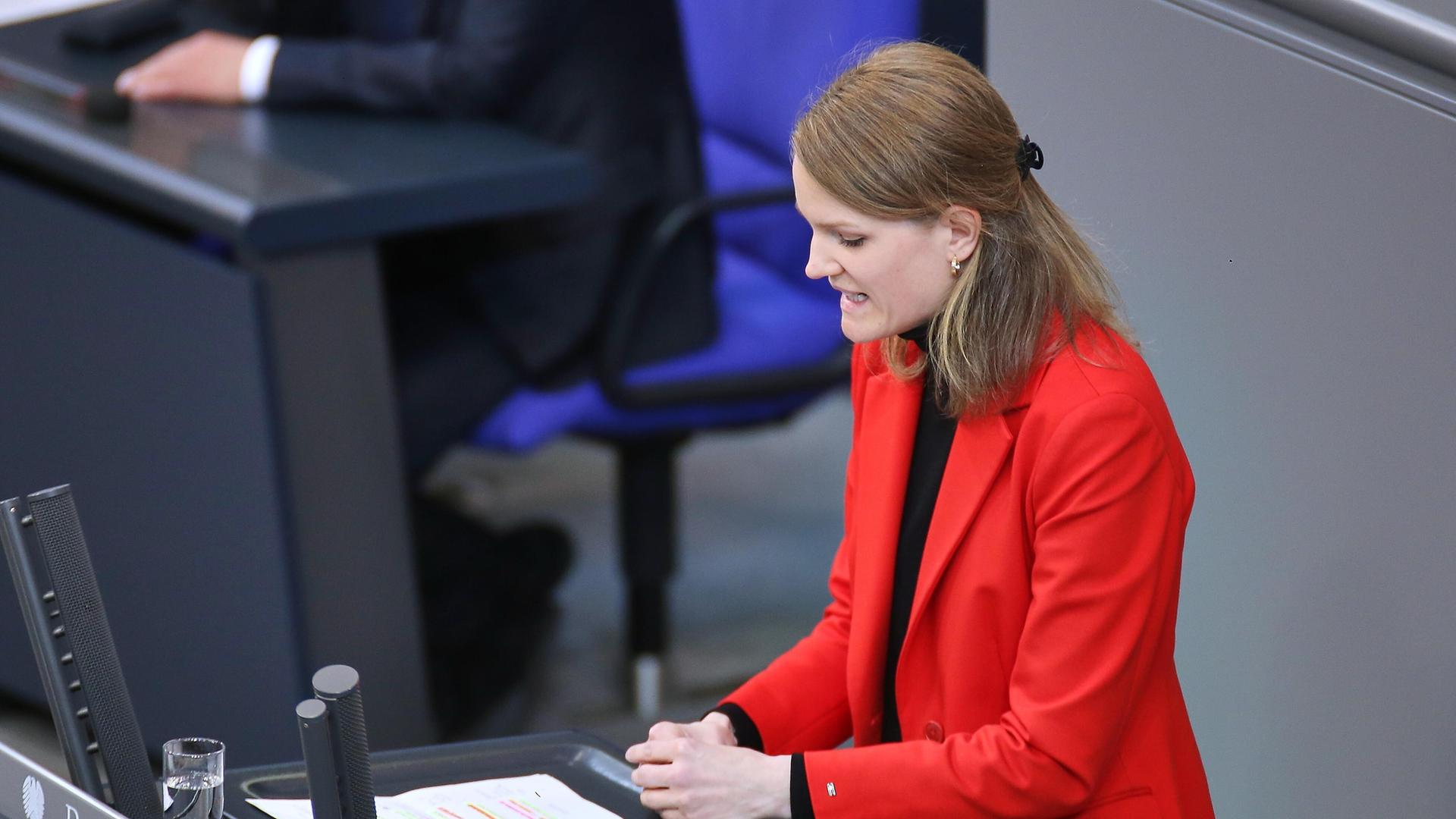 Sonja Eichwede, SPD, spricht im Bundestag Sonja Eichwede, SPD, spricht im Bundestag