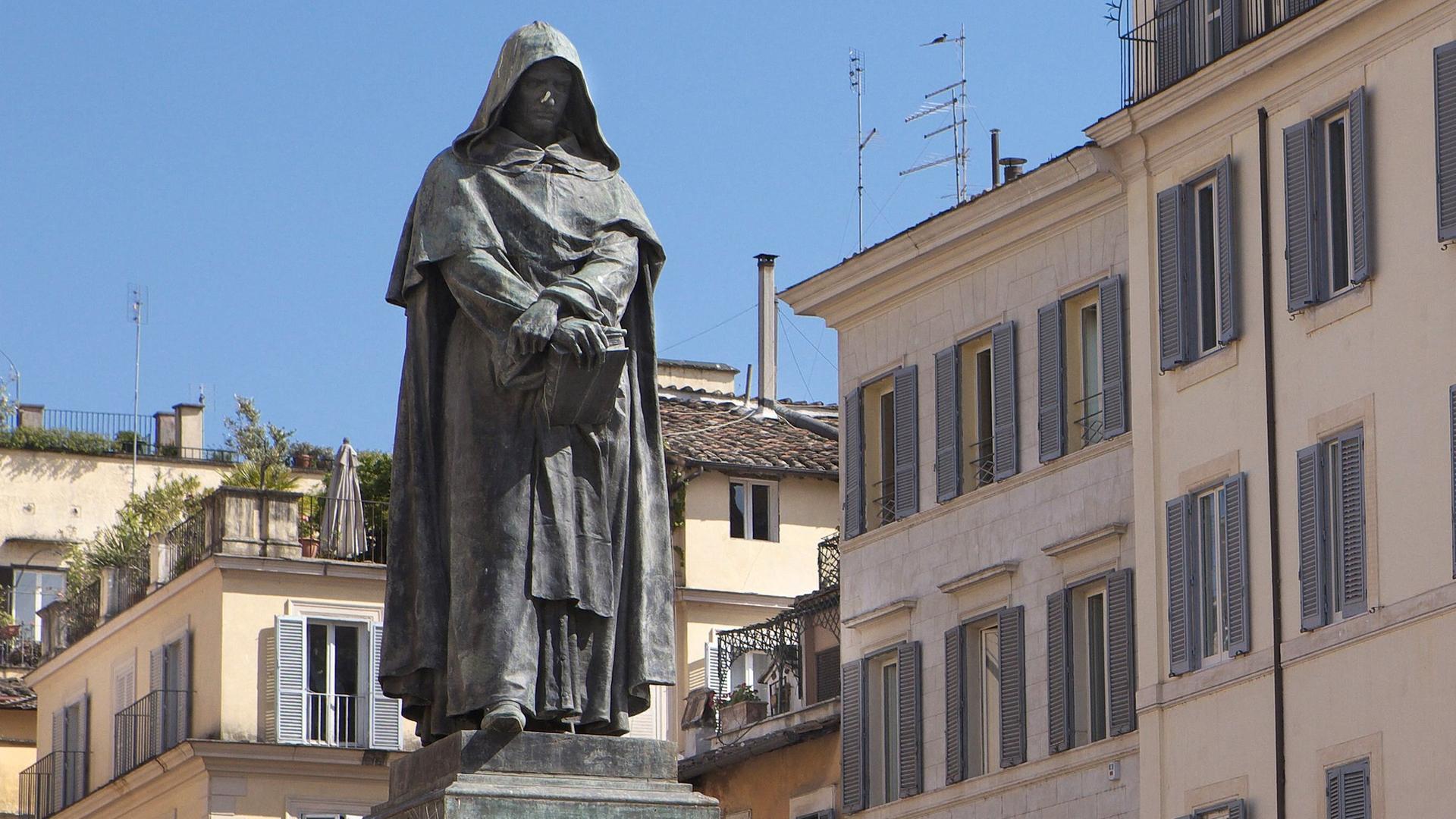 Statue von Giordano Bruno am Campo de Fiori Rom 2011, Bruno war Dichter und Philosoph und ein Opfer der Inquisition im Jahr 1600