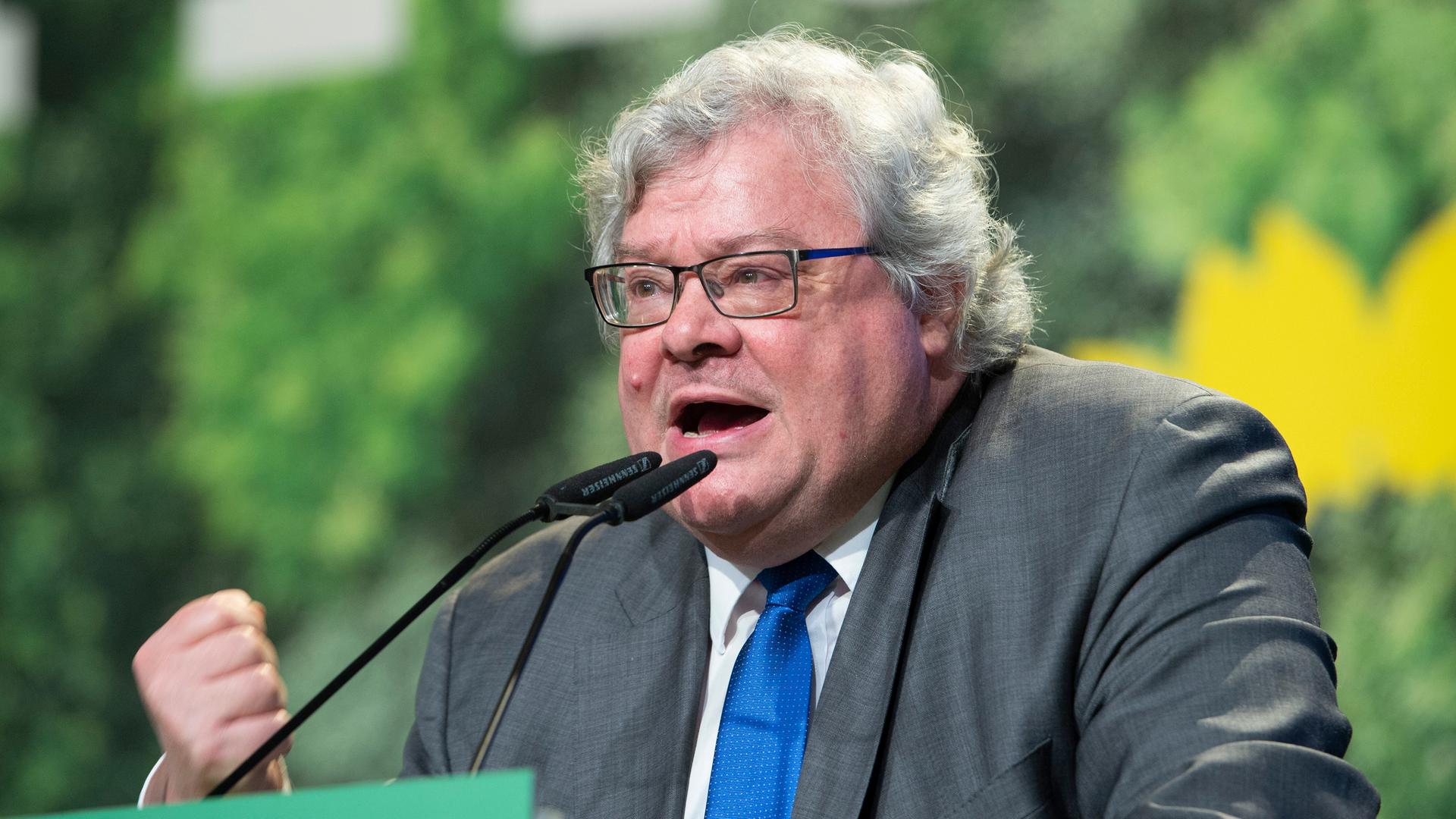 Reinhard Bütikofer (MdEP) bei der 44. Ordentlichen Bundesdelegiertenkonferenz der Partei Bündnis 90/Die Gruenen in der Stadthalle Bielefeld vom 15.-17.11.2019 Reinhard Bütikofer (MdEP) bei der 44. Ordentlichen Bundesdelegiertenkonferenz der Partei Bündnis 90/Die Gruenen in der Stadthalle Bielefeld vom 15.-17.11.2019