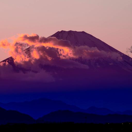 Mount Fuji mit Wolken im Nebel. Fujisawa, Kanagawa, Japan.