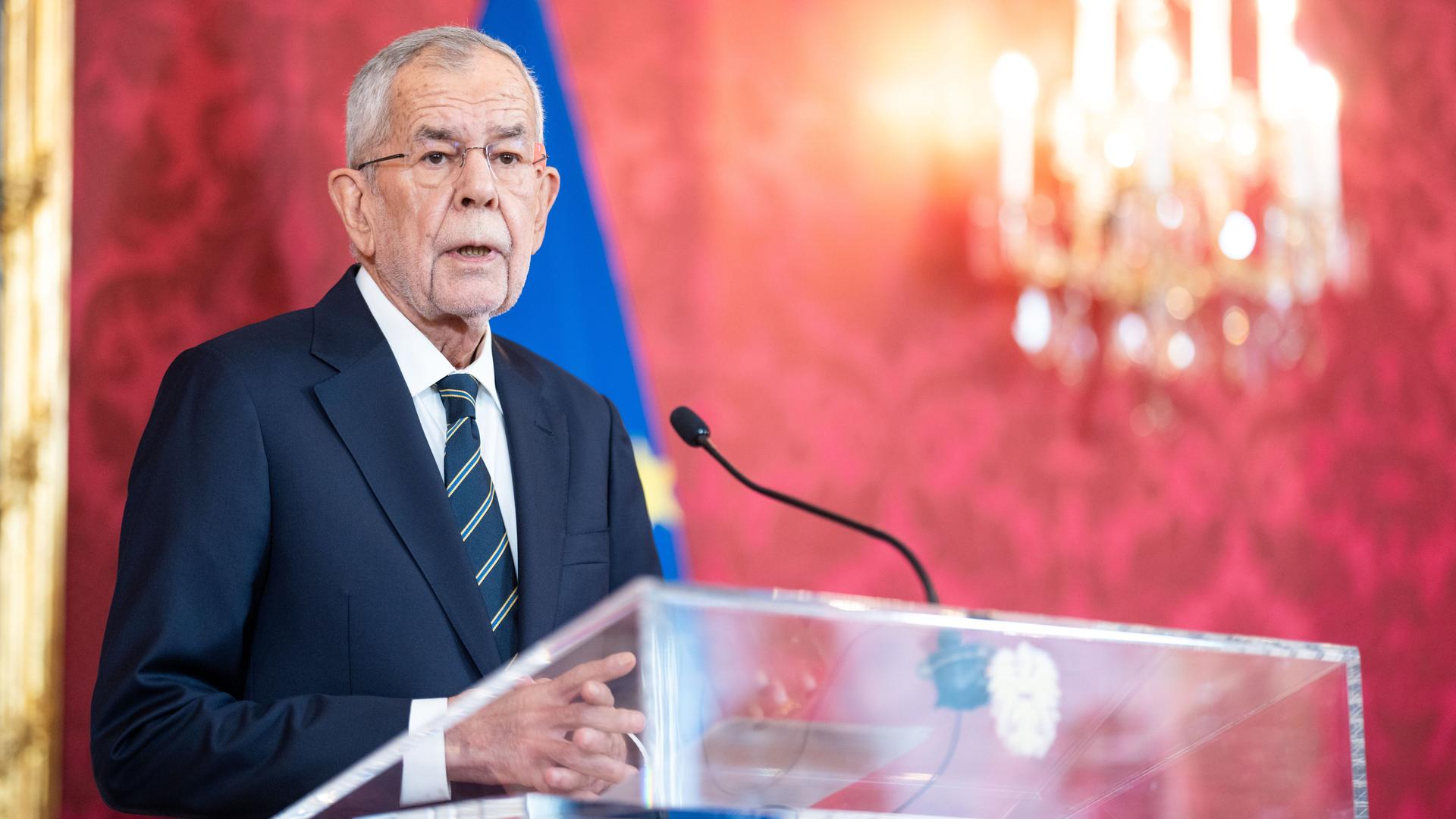 Österreich, Wien: Alexander Van der Bellen, Bundespräsident von Österreich, spricht bei einer Pressekonferenz. 