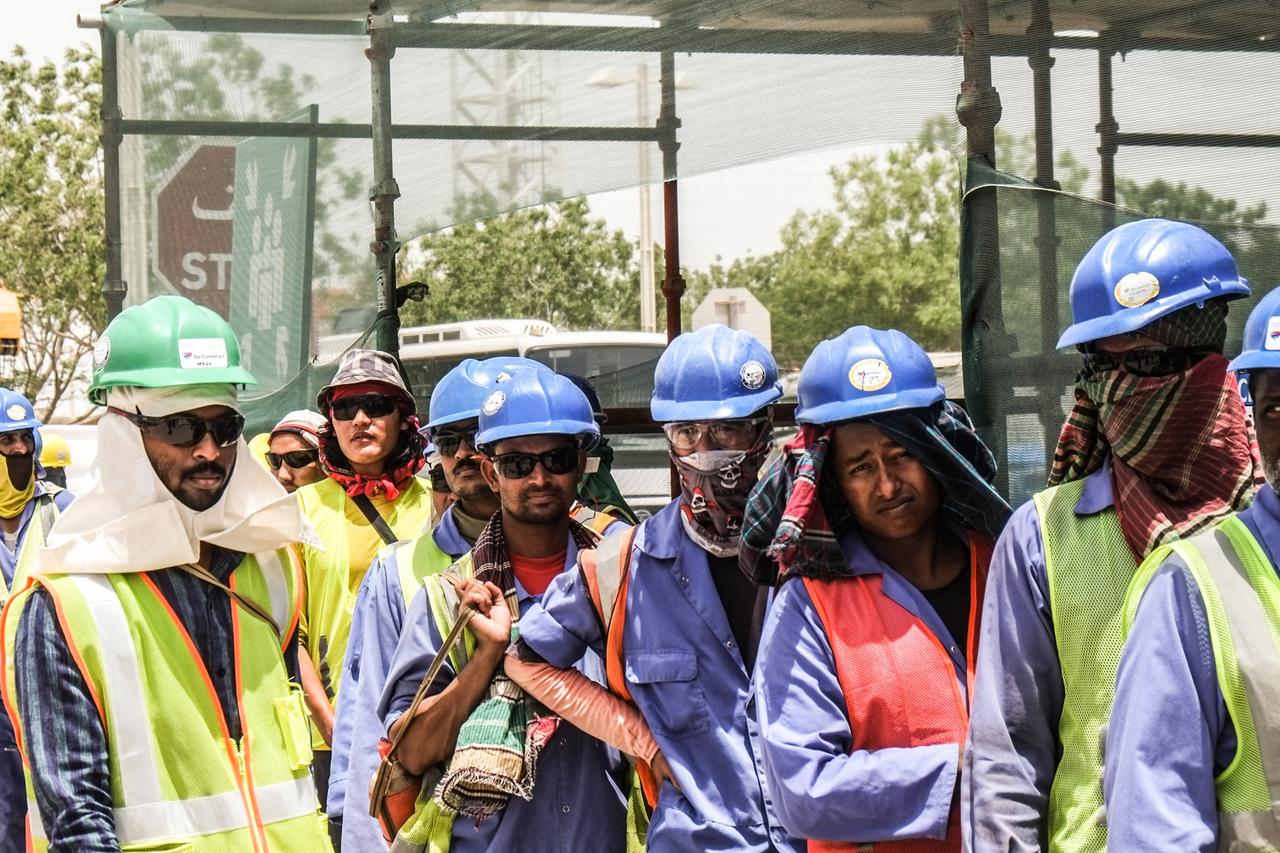 Gastarbeiter auf einer Stadion-Baustelle vor der Fußball-WM in Katar.