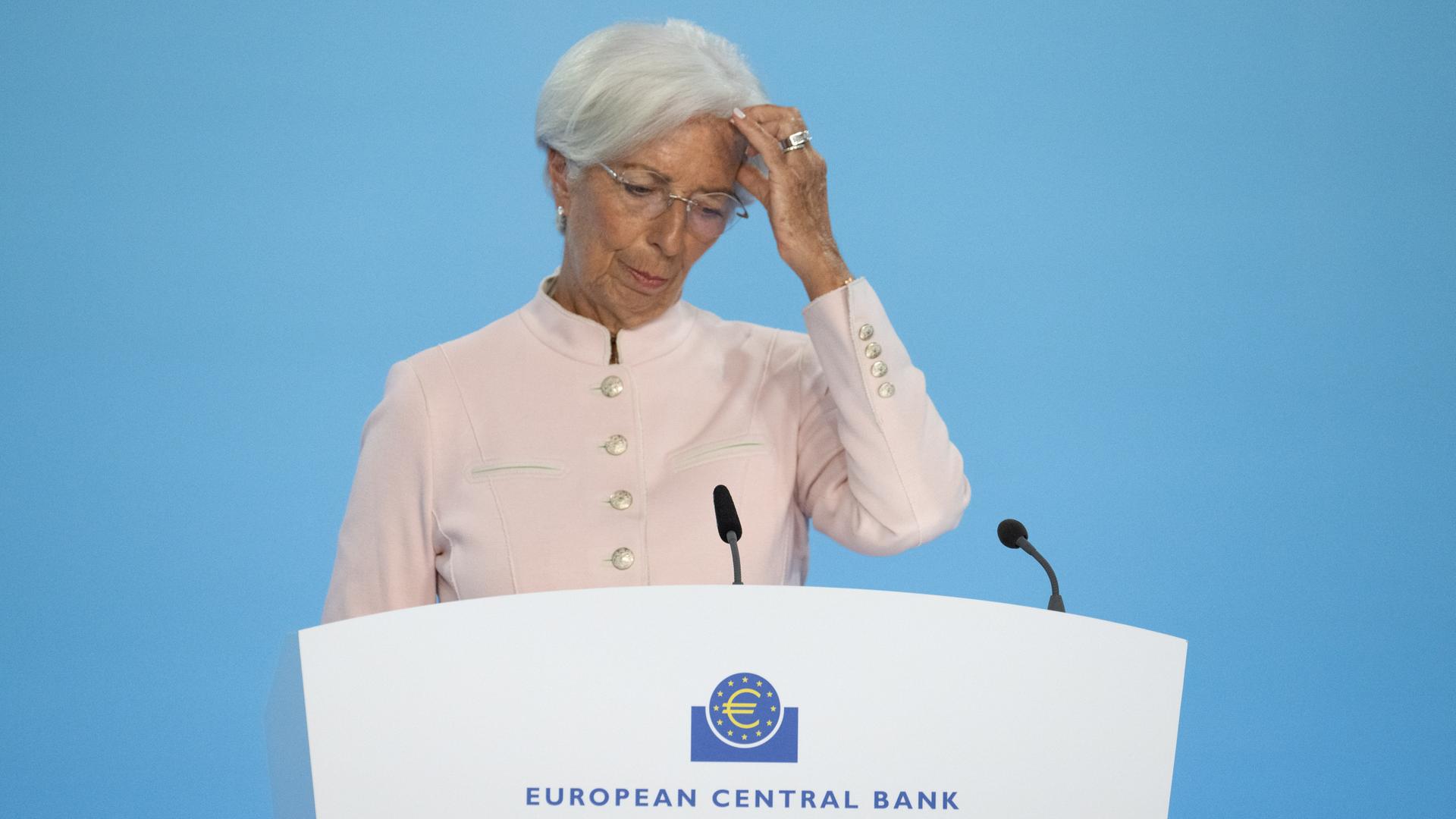 Christine Lagarde, Präsidentin der Europäischen Zentralbank (EZB), beantwortet auf der Pressekonferenz Fragen von Journalisten.