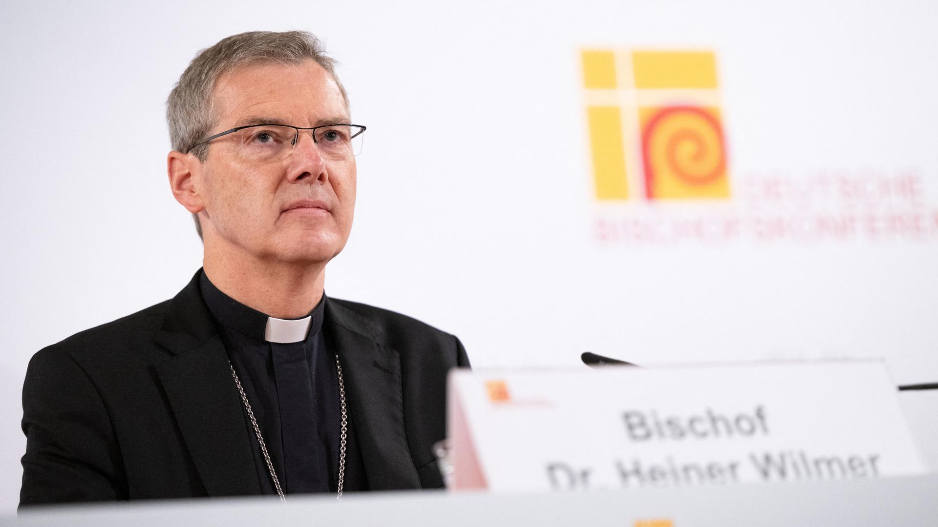 Hessen, Fulda: Heiner Wilmer, Bischof von Münster und Vorsitzender der Deutschen Bischofskonferenz, spricht während der Abschlusspressekonferenz der Herbstvollversammlung. Hessen, Fulda: Heiner Wilmer, Bischof von Münster und Vorsitzender der Deutschen Bischofskonferenz, spricht während der Abschlusspressekonferenz der Herbstvollversammlung.