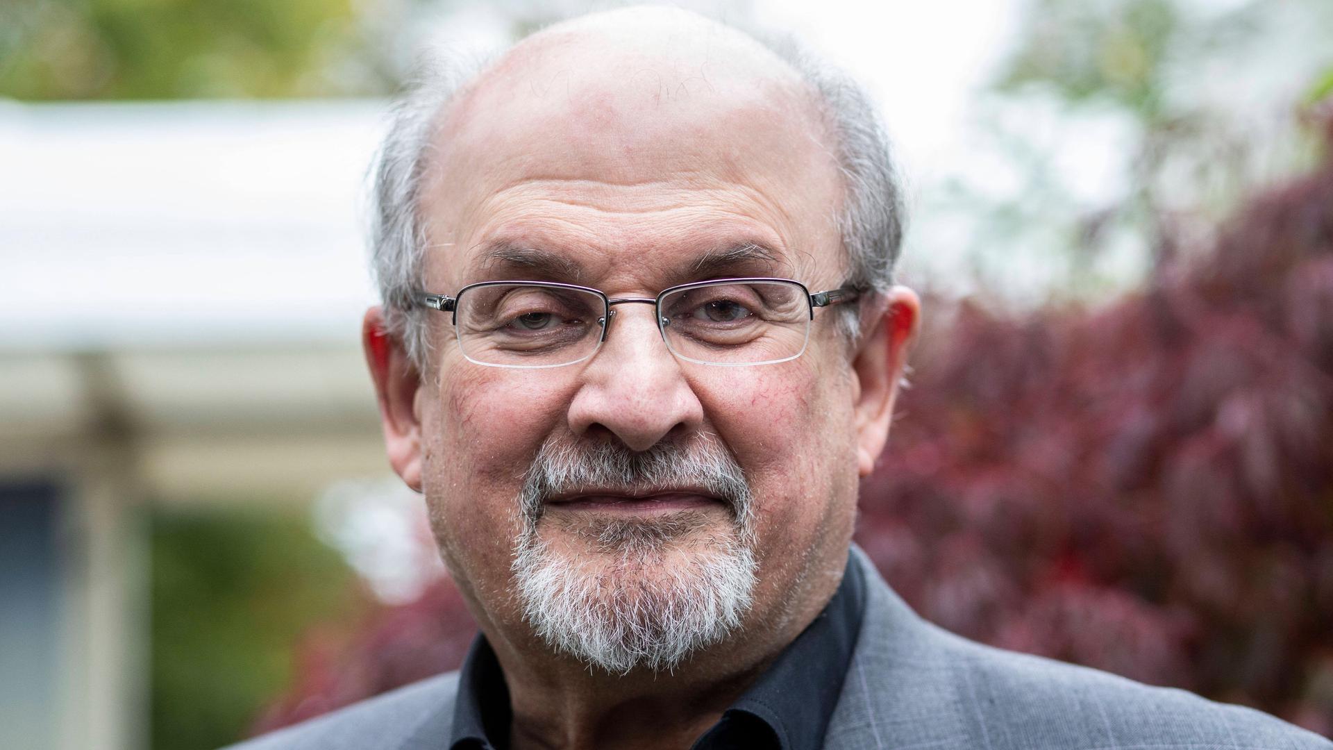 Der Angriff Auf Salman Rushdie Wird Weltweit Verurteilt