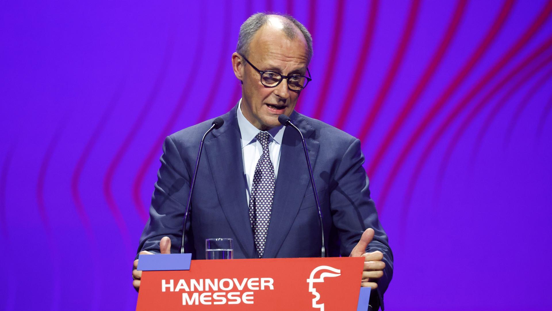 Bundeskanzler Friedrich Merz (CDU) spricht bei der Eröffnung der Hannover Messe. 