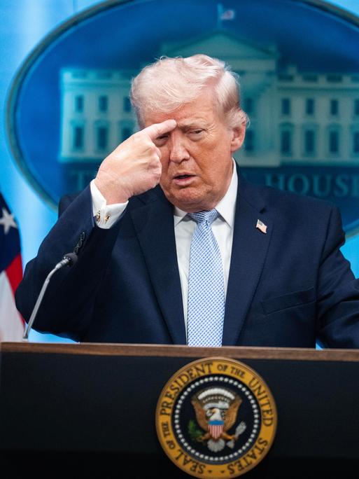 US-Präsident Donald Trump bei einem Briefing im Weißen Haus