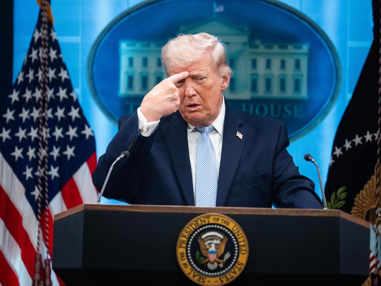 US-Präsident Donald Trump bei einem Briefing im Weißen Haus