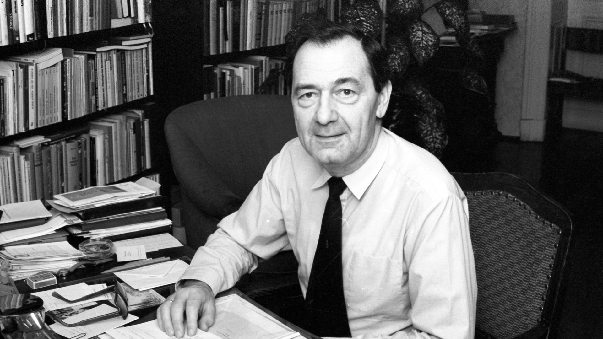 Der ehemalige Pfarrer, Superintendent und erster Stadtpräsident von Leipzig Friedrich Magirius am 8. Januar 1990 am Nikolaikirchhof. Der ehemalige Pfarrer, Superintendent und erster Stadtpräsident von Leipzig Friedrich Magirius am 8. Januar 1990 am Nikolaikirchhof.