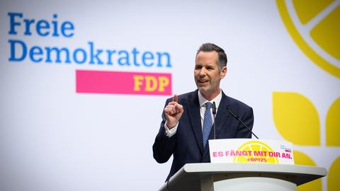 Christian Dürr, der neue FDP-Parteichef, spricht beim Bundesparteitag in Berlin. 