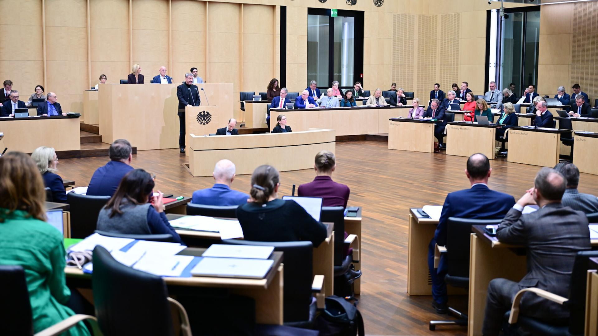 Bayerns Ministerpräsident Markus Söder (CSU) spricht zu den anderen Vertreterinnen und Vertretern der Bundesländer.