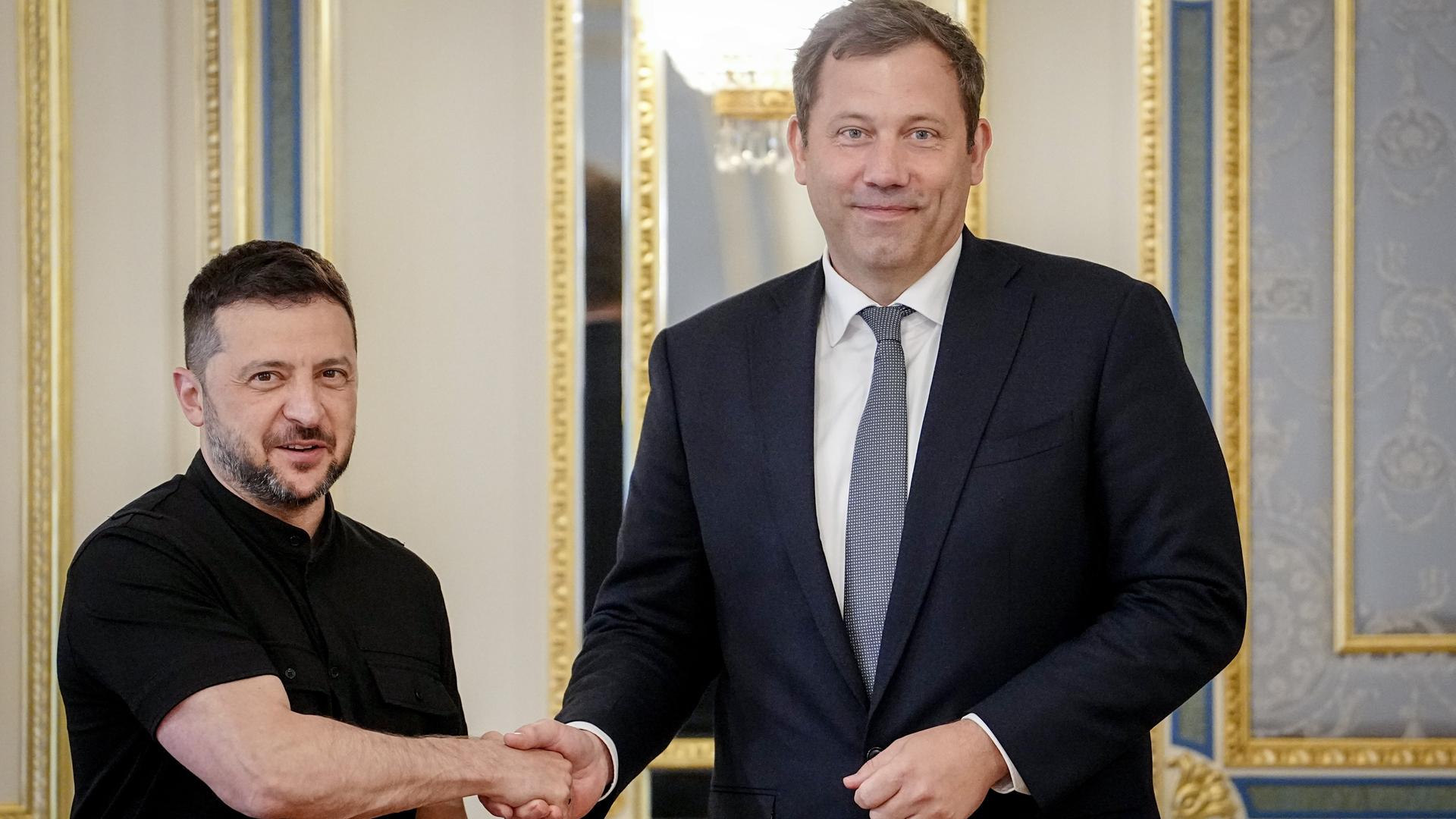 Vizekanzler Lars Klingbeil (SPD) wird von Wolodymyr Selenskyj, Präsident der Ukraine, empfangen.