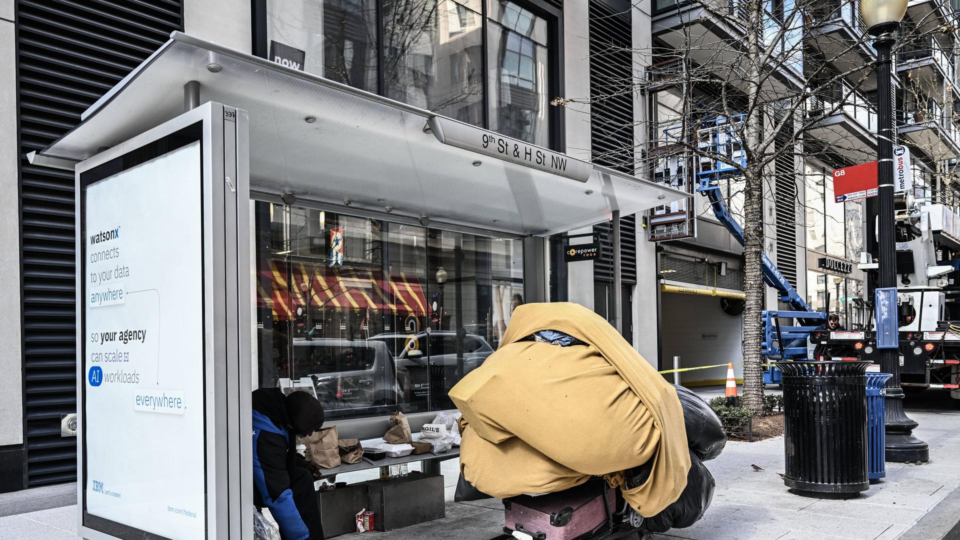 Obdachlose leben in Zelten auf dem Bürgersteig in der Nähe des Weißen Hauses in Washington. Obdachlose leben in Zelten auf dem Bürgersteig in der Nähe des Weißen Hauses in Washington.