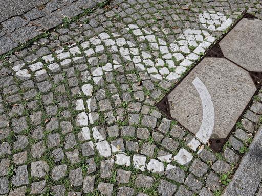 Ein markierter Behinderten-Parkplatz