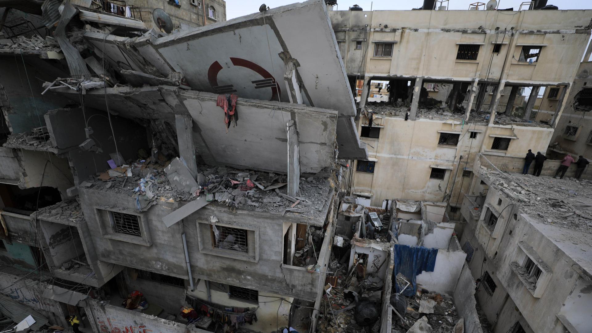 Ein zerstörtes Gebäude nach einem israelischen Luftangriff auf Rafah im südlichen Gazastreifen