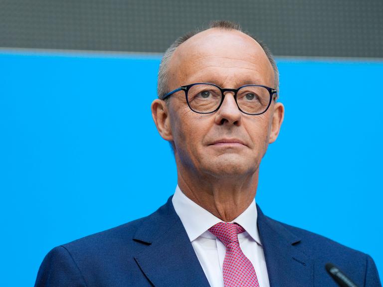 Friedrich Merz bei einer gemeinsamen Pressekonferenz von CDU und CSU zur Kanzlerkandidatur der Union in der Vertretung des Freistaates Bayern beim Bund. Berlin, 17.09.2024