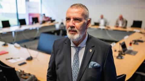 Der Thüringer Digitalminister Steffen Schütz (BSW), aufgenommen vor Beginn der BSW-Fraktionssitzung im Thüringer Landtag.