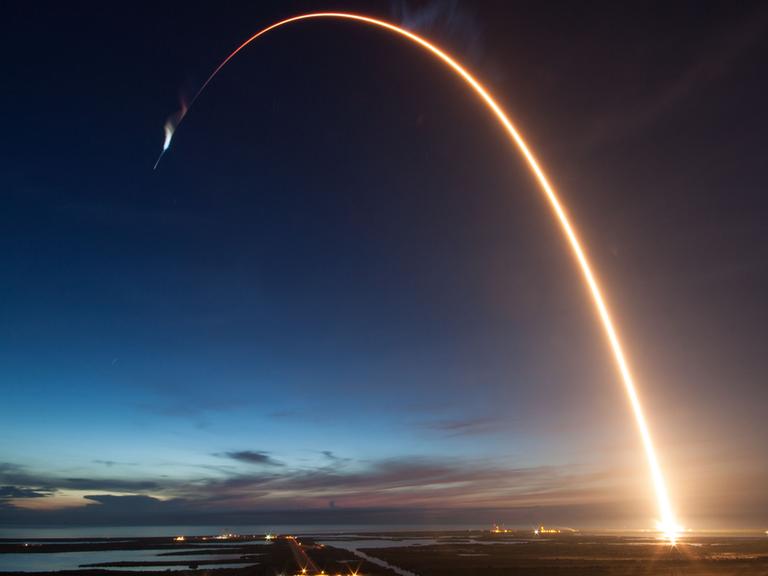 Schöne Bilder (hier vom Start einer Falcon 9) gibt es – aber um klassische Pressearbeit macht SpaceX einen großen Bogen 