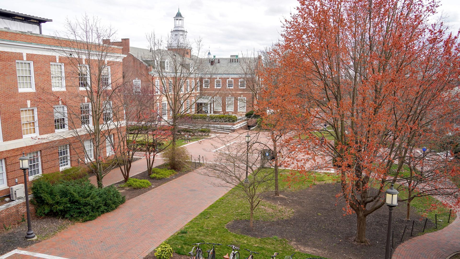 Das Gelände und Gebäude der John Hopkins Universität in Maryland in den USA Das Gelände und Gebäude der John Hopkins Universität in Maryland in den USA