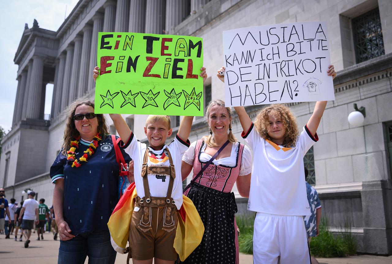Deutsche Fans beim Fussball-WM-Testspiel in Chicago: Deutschland gegen die USA. Deutsche Fans beim Fussball-WM-Testspiel in Chicago: Deutschland gegen die USA.