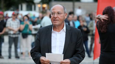Gregor Gysi (Linke) spricht bei einer Demonstration auf dem Augustusplatz in Leipzig am 5.9.2022