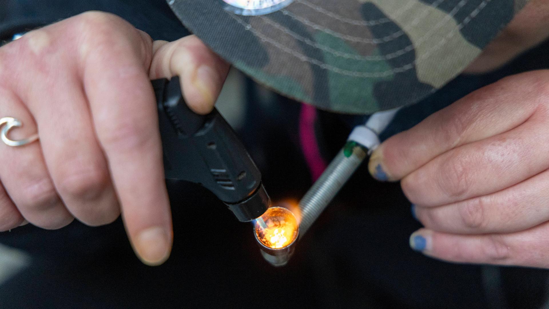  Dortmund: Crack-Konsumenten in einer Seitenstraße