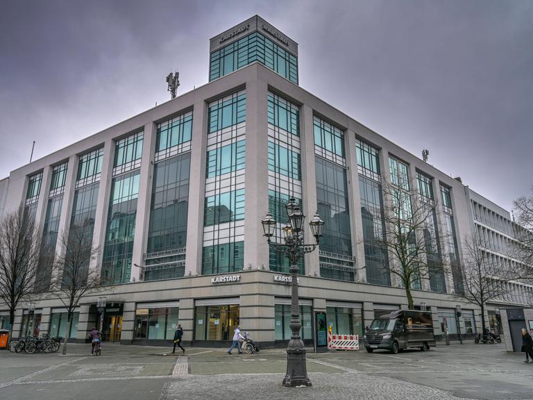 Geschlossen Galeria Karstadt-Filiale im Berliner Stadtteil Charlottenburg. Geschlossen Galeria Karstadt-Filiale im Berliner Stadtteil Charlottenburg.