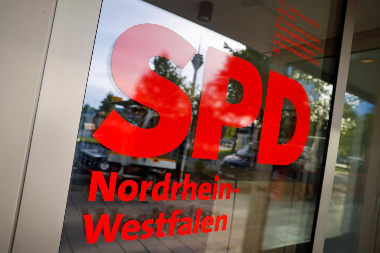 An der Geschäftsstelle des SPD-Landesverbandes Nordrhein-Westfalen steht der Schriftzug «SPD Geschäftsstelle Nordrhein-Westfalen». 