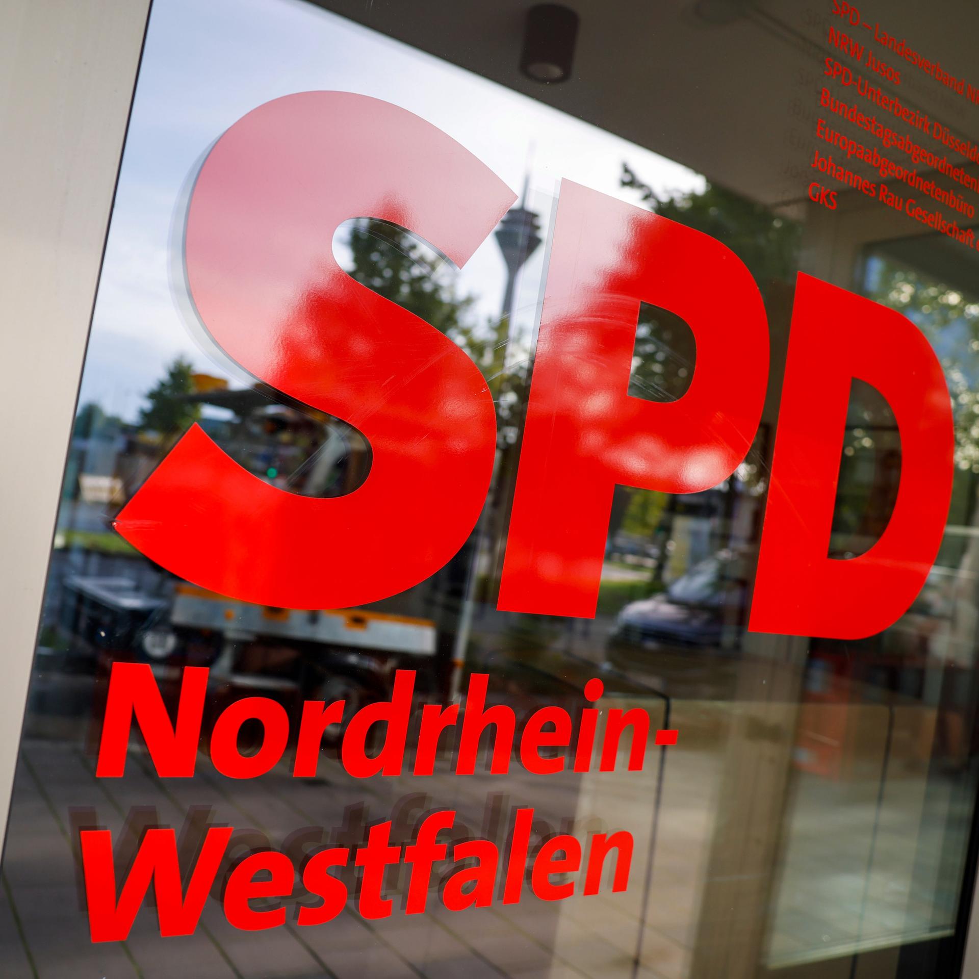 An der Geschäftsstelle des SPD-Landesverbandes Nordrhein-Westfalen steht der Schriftzug «SPD Geschäftsstelle Nordrhein-Westfalen». 
