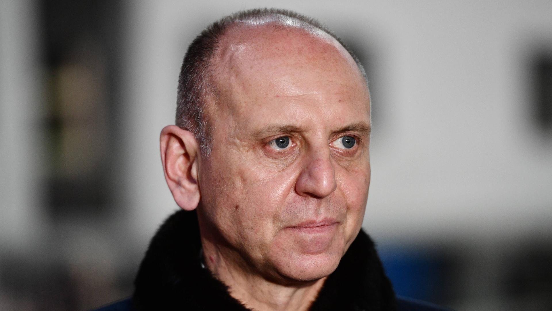 Der russische Oligarch Dmitri Pumpjanski schaut ernst. Der russische Oligarch Dmitri Pumpjanski schaut ernst.