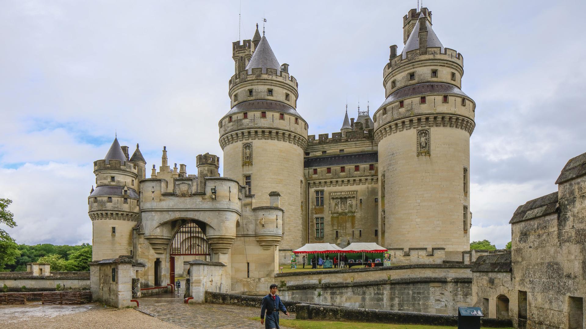 Burg Schloss Chateau de Pierrefonds, Departement Oise, Frankreich. Burg Schloss Chateau de Pierrefonds, Departement Oise, Frankreich.