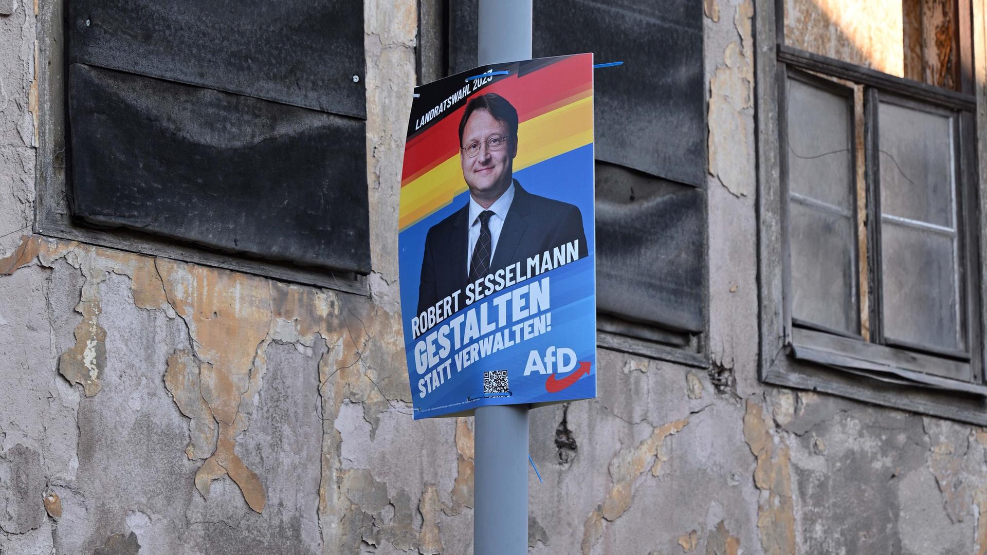 Vor dem Wahlerfolg von Robert Sesselmann: Wahlwerbung in der Sonneberger Innenstadt, (AfD) aufgenommen am Tag der Stichwahl