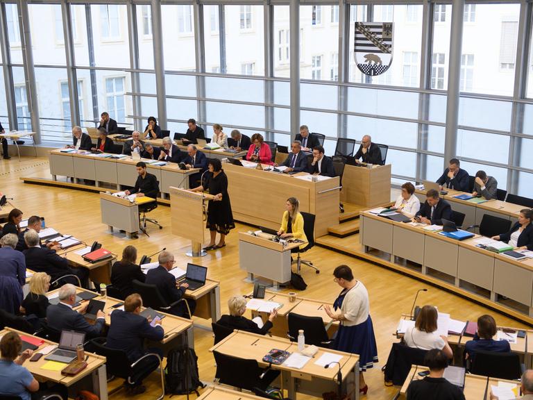 Plenarsaal des Landtags von Sachsen-Anhalt während einer Sitzung.