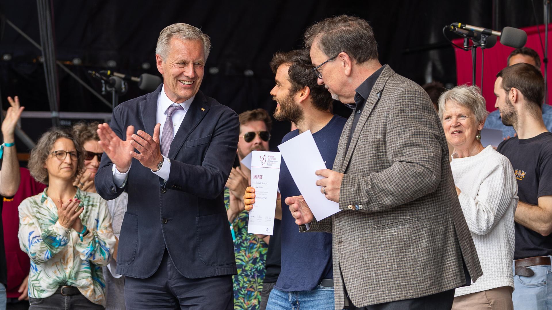 Siegerehrung des Gesangswettbewerbs beim Chrofest mit Christian Wulff, Bundespräsident a.D. und dem Präsident des Deutschen Chorverbandes. 