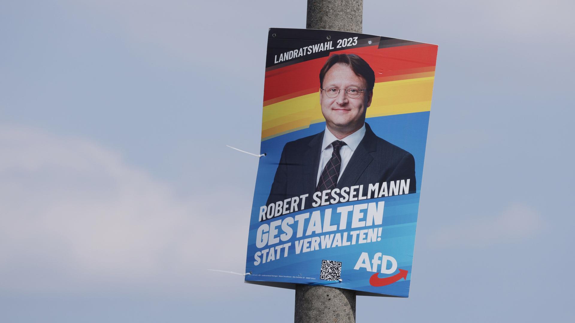 Ein Wahlkampfplakat für Robert Sesselmann, Kandidat der "Alternative für Deutschland" (AfD) in Sonneberg, Thüringen, 26.06.2023.