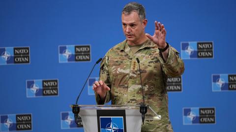 Brüssel: Der Oberste Alliierte Befehlshaber Europa (SACEUR), General Alexus G. Grynkewich, spricht zu den Medien im Nato-Hauptquartier.