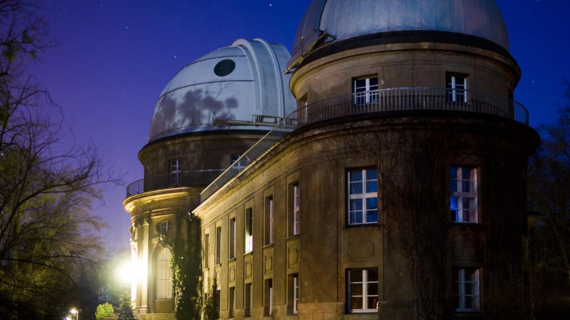 Das klassische Hauptgebäude des Astrophysikalischen Instituts in Potsdam-Babelsberg
