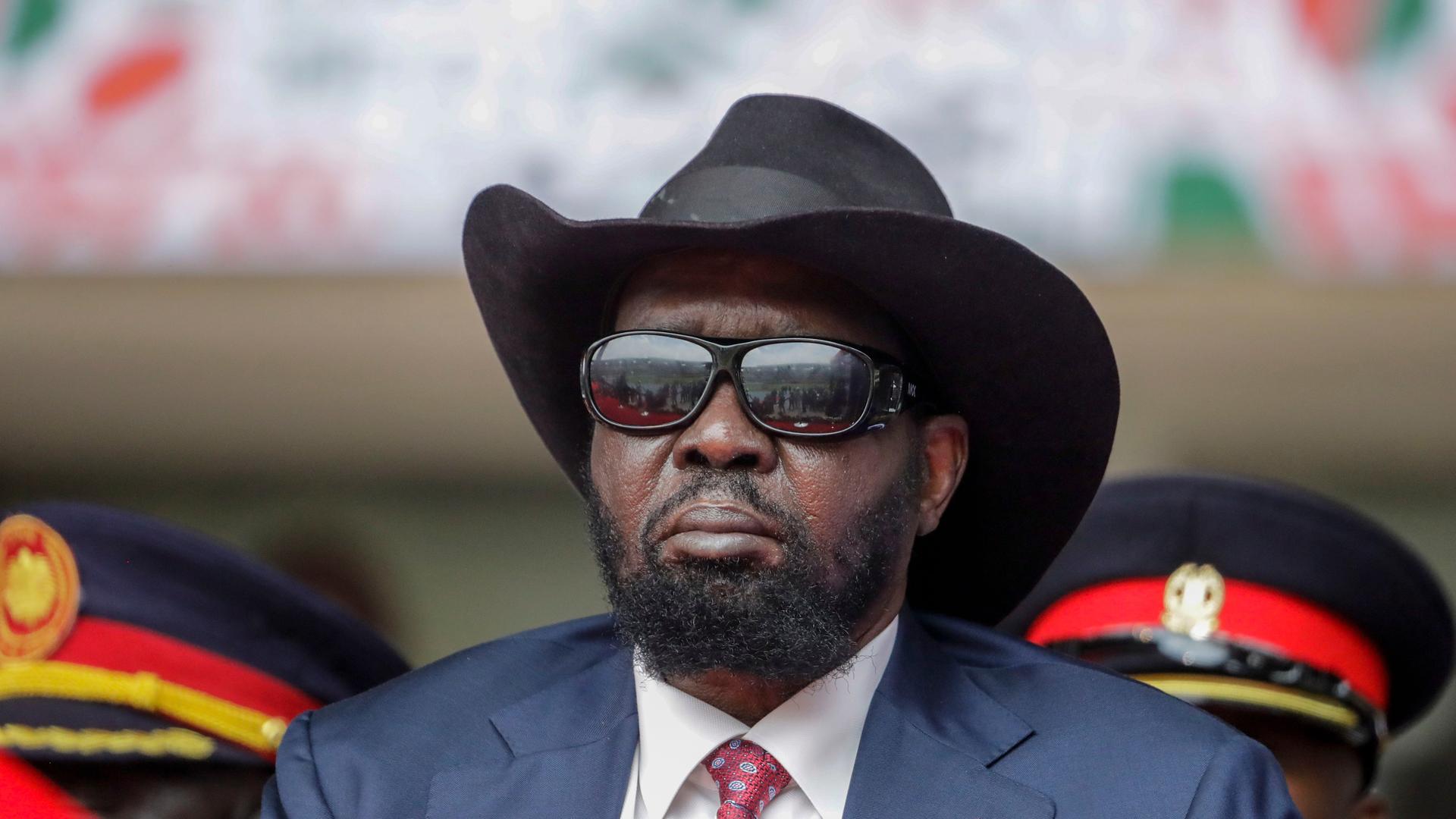 Südsudans Präsident Salva Kiir sitzt in einem Stadion in Nairobi, Kenia, bei der Präsidentschaftswahl.