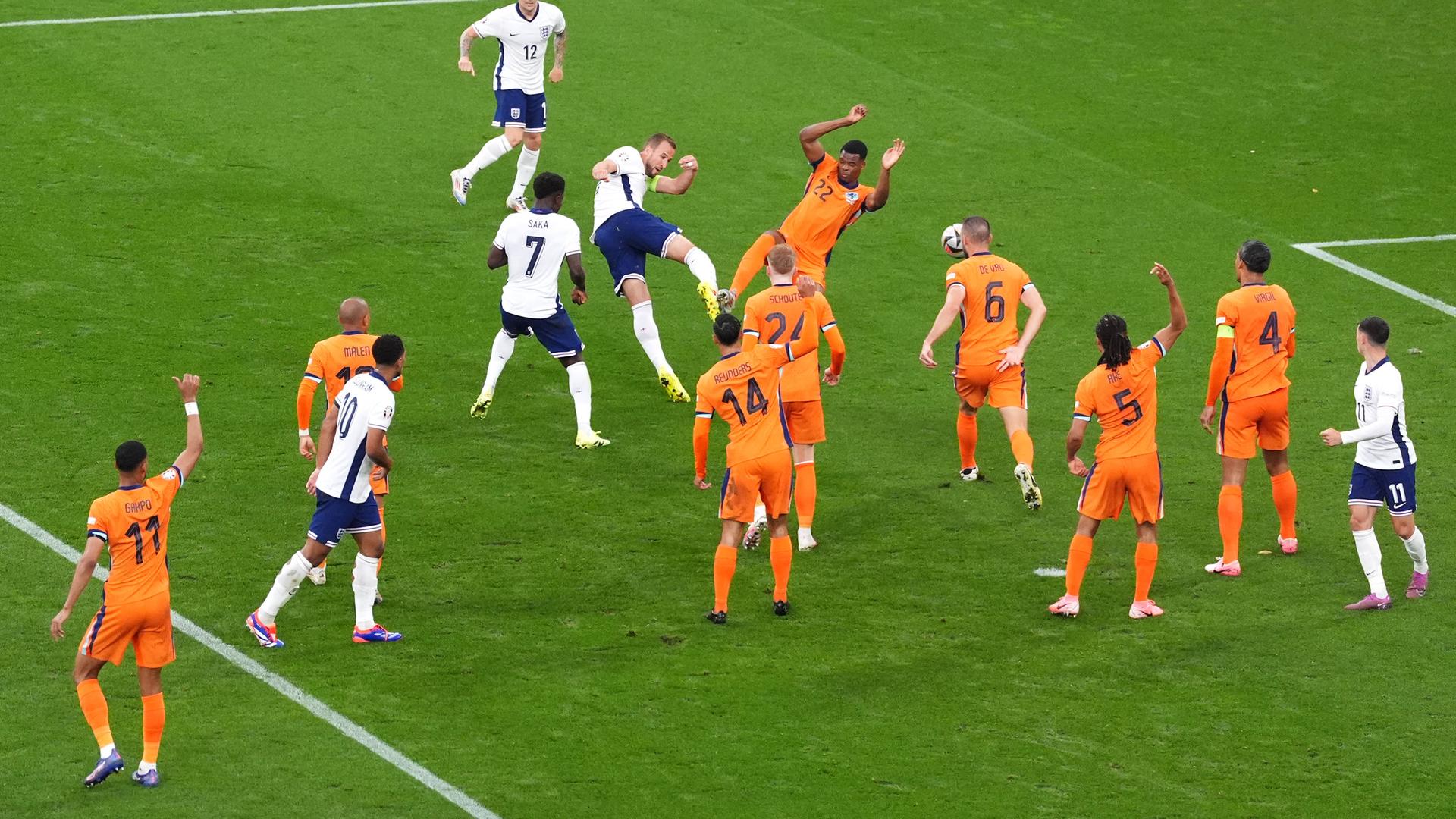 Szene aus dem Spiel der Niederlande gegen England im Halbfinale der Europameisterschaft.